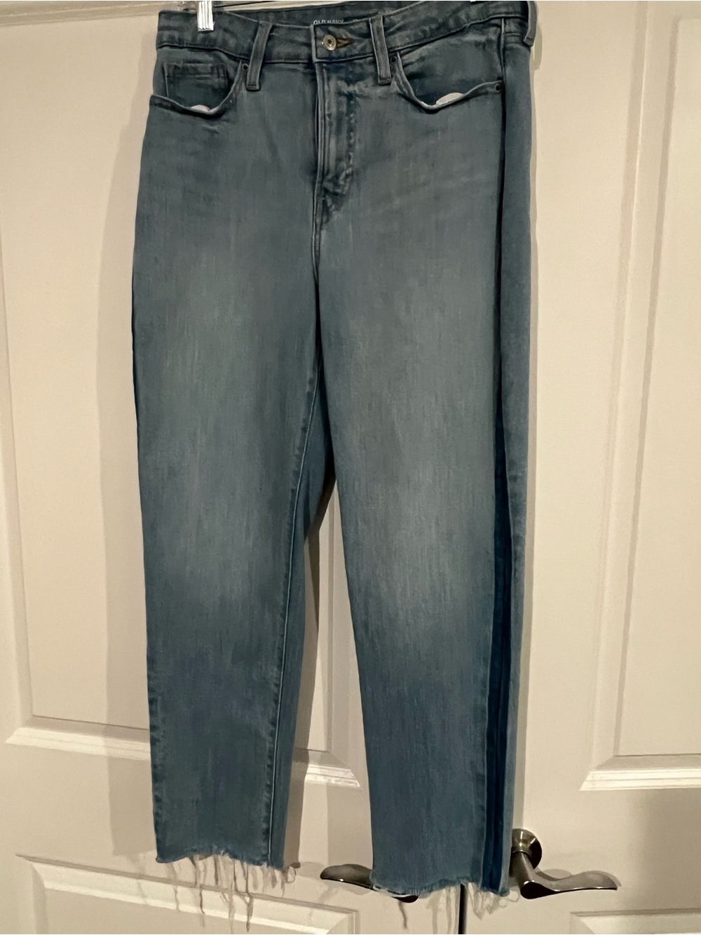 Old Navy Women's Cropped Straight Jeans in Light Blue Wash